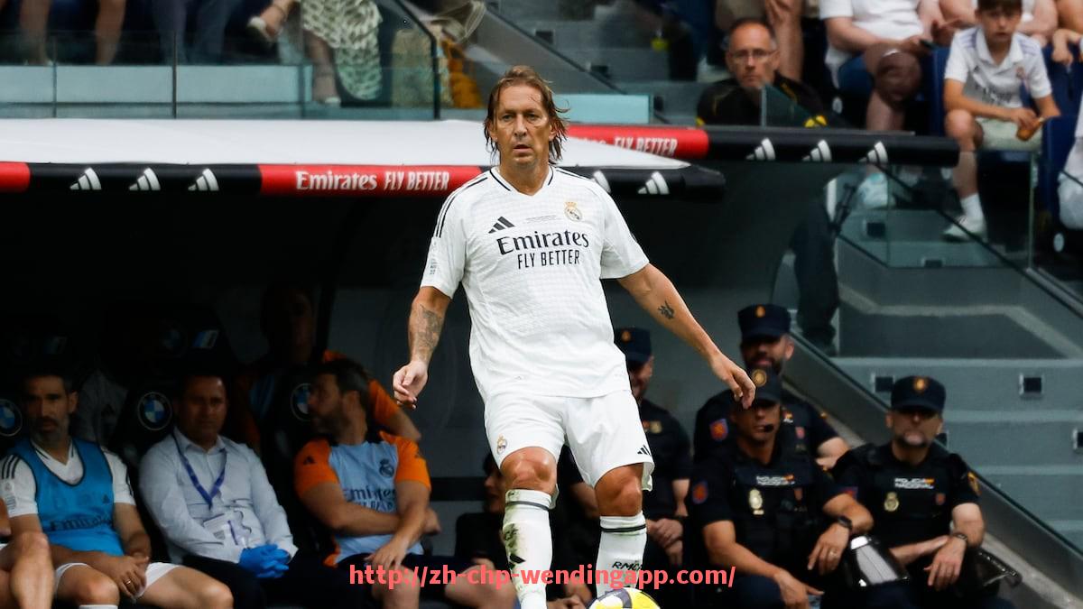 问鼎娱乐官网-德甲赛事中的十大著名球队:传统豪门与新贵